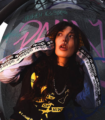 L'orchidea nel deserto: il rap sociale di Ellie Cottino photo 2025 05 11 12 44 43