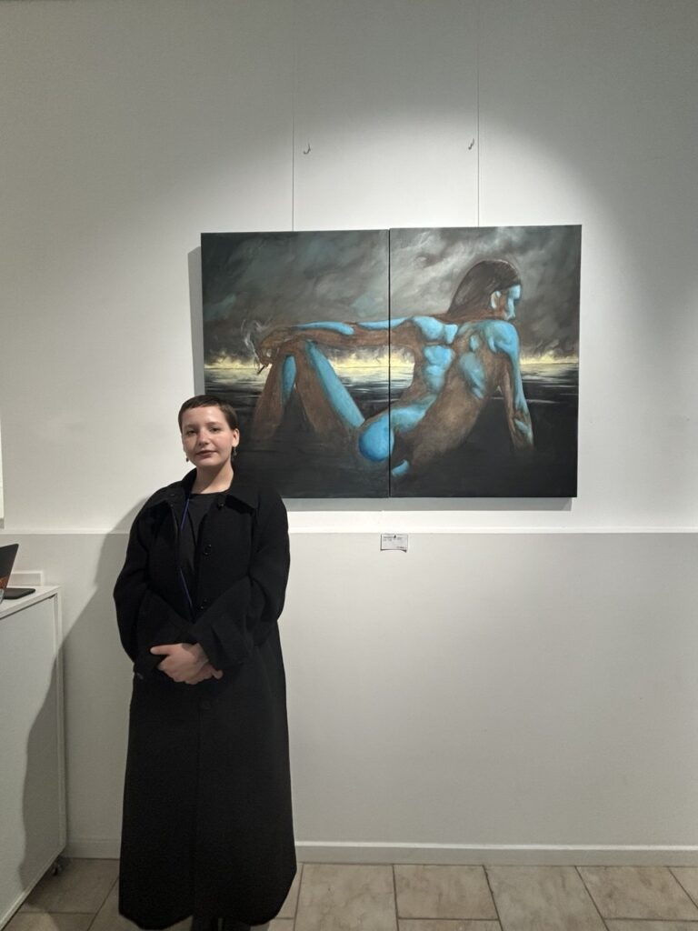 Volti d'artista: Blu splendente con Ustina Bazhova photo 2026 04 11 16 03 02